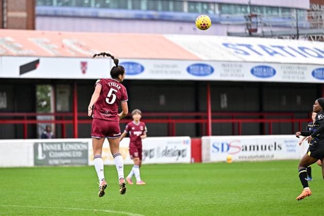 Amber Tusiak (5 West Ham) in action during the Barclays Women s Super League match between West Ham United and Everton at Chigwell Construction Stadium on November 16, 2025 in Dagenham, England. Copyright: xYaroslavxDunkax xSPPx Sportspressphoto_SPR62449