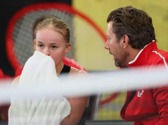 Belgian Jeline Vandromme and Belgian team captain Wim Fissette pictured during the first game between Belgian Vandromme and German Friedsam in the Billie Jean King Cup Play-offs, between Belgium and Germany, on Sunday 16 November 2025 in Ismaning, Germany. PHOTO BENOITxDOPPAGNE  x141961988x