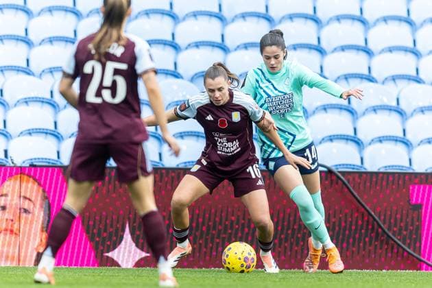 Aston Villa Women v London City Lionnesses Women s Super League 16 11 2025. Aston Villa Women defender Noelle Maritz (16) battles for possession with London City Lionesses forward Freya Godfrey (14) during the Women s Super League match between Aston Villa Women and London City Lionnesses at Villa Park, Birmingham, England on 16 November 2025. Editorial use only DataCo restrictions apply See www.football-dataco.com , Copyright: xManjitxNarotrax PSI-23214-0014