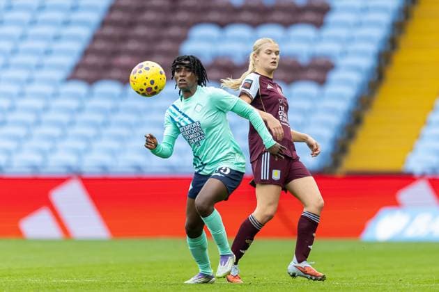 Aston Villa Women v London City Lionnesses Women s Super League 16 11 2025. London City Lionesses defender Rofiat Imuran (25) controls ball during the Women s Super League match between Aston Villa Women and London City Lionnesses at Villa Park, Birmingham, England on 16 November 2025. Editorial use only DataCo restrictions apply See www.football-dataco.com , Copyright: xManjitxNarotrax PSI-23214-0016