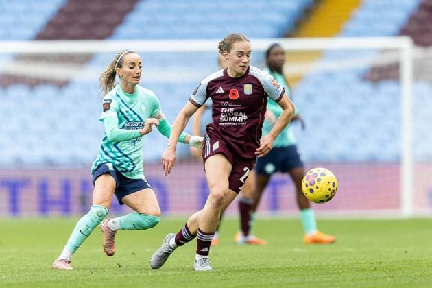 Aston Villa Women v London City Lionnesses Women s Super League 16 11 2025. Aston Villa Women midfielder Lucia Kendall (21) runs forward with ball during the Women s Super League match between Aston Villa Women and London City Lionnesses at Villa Park, Birmingham, England on 16 November 2025. Editorial use only DataCo restrictions apply See www.football-dataco.com , Copyright: xManjitxNarotrax PSI-23214-0021