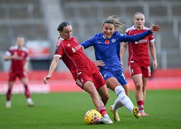 St Helens, England, 16th November 2025. Mia Enderby of Liverpool holds off a challenge from Johanna Rytting Kaneryd of Chelsea during the Liverpool FC Women vs Chelsea Women Barclays Women s Super League match at the Totally Wicked Stadium, St Helens. Picture credit should read: Cody Froggatt Sportimage EDITORIAL USE ONLY. No use with unauthorised audio, video, data, fixture lists, club league logos or live services. Online in-match use limited to 120 images, no video emulation. No use in betting, games or single club league player publications. SPI_020_CF_LIVERPOOL_FC_WOMEN_V_CHELSEA_WOMEN SPI-4287-0021