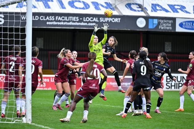Kinga Szemik (1 West Ham) in action during the Barclays Women s Super League match between West Ham United and Everton at Chigwell Construction Stadium on November 16, 2025 in Dagenham, England. Copyright: xYaroslavxDunkax xSPPx Sportspressphoto_SPR62460