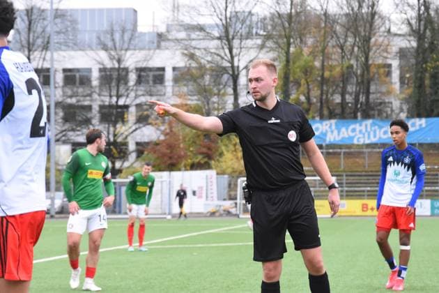 Soccer I Men I Season 2025 2026 I Regionalliga Nord I 19 Matchday I Hamburger SV II U21 HSC Hannover I 16 11 2025 Jannik Weinkauf Referee For editorial use only Hamburg Stadion Hoheluft, Lokstedter Steindamm 87 Hamburg Germany Copyright: xLobeca RobertoxSeidelx