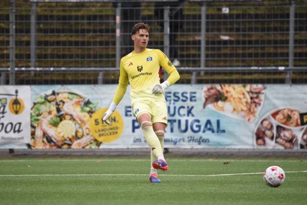Soccer I Men I Season 2025 2026 I Regionalliga Nord I 19 Matchday I Hamburger SV II U21 HSC Hannover I 16 11 2025 Fernando Dickes 1, HSV, Goalkeeper, U19 Player For editorial use only Hamburg Stadion Hoheluft, Lokstedter Steindamm 87 Hamburg Germany Copyright: xLobeca RobertoxSeidelx