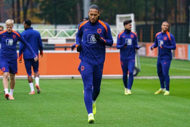 2025-11-16 Training session of the Netherlands national team, Nationalteam ZEIST, NETHERLANDS - NOVEMBER 16: Virgil van Dijk of Netherlands running during the Training session of the Netherlands national team at KNVB Campus on November 16, 2025 in Zeist, Netherlands. Zeist KNVB Campus Netherlands Content not available for redistribution in The Netherlands directly or indirectly through any third parties. Copyright: xGabrielxCalvinoxAlonsox