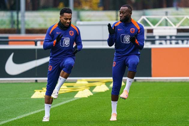 2025-11-16 Training session of the Netherlands national team, Nationalteam ZEIST, NETHERLANDS - NOVEMBER 16: Jurrien Timber of Netherlands, Lutsharel Geertruida of Netherlands doing a warmup during the Training session of the Netherlands national team at KNVB Campus on November 16, 2025 in Zeist, Netherlands. Zeist KNVB Campus Netherlands Content not available for redistribution in The Netherlands directly or indirectly through any third parties. Copyright: xGabrielxCalvinoxAlonsox