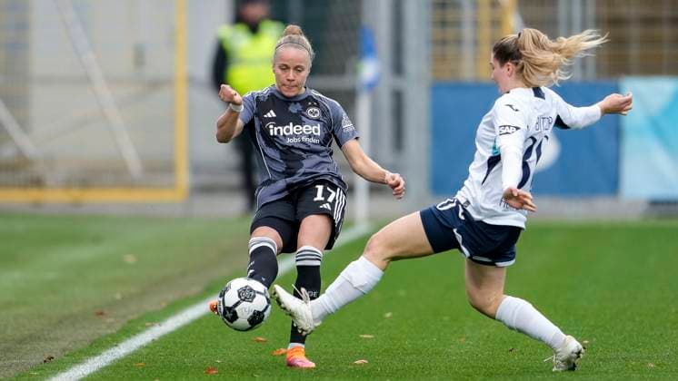 v li Pia Sophie Wolter SGE, 17 , Nadine Bitzer TSG, 30 , duel, duel, tackle, tackling, dynamics, action, action, 16 11 2025, Sinsheim Hoffenheim Germany , Football, Womens DFB Cup, Round of 16, TSG 1899 Hoffenheim Eintracht Frankfurt, DFB DFL REGULATIONS PROHIBIT ANY USE OF PHOTOGRAPHS AS IMAGE SEQUENCES AND OR QUASI VIDEO xozx