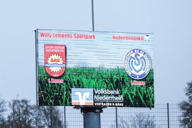 Sport, Soccer, FVN Niederreinpokal Season 2025 2026 Quarterfinals SV Sonsbeck MSV Duisburg 16 11 2025, Willy Lemkens Sportpark Scoreboard with todays match Sonsbeck Willy Lemkens Sportpark Nordrhein Westfalen Germany
