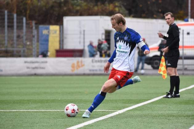 Soccer I Men I Season 2025 2026 I Regionalliga Nord I 19 Matchday I Hamburger SV II U21 HSC Hannover I 16 11 2025 Lukas Leonard Bornschein 4, HSV, team captain For editorial use only Hamburg Stadion Hoheluft, Lokstedter Steindamm 87 Hamburg Germany Copyright: xLobeca RobertoxSeidelx