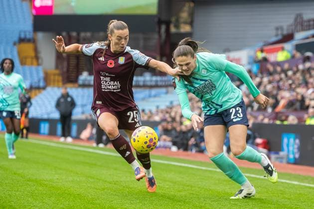 Aston Villa Women v London City Lionnesses Women s Super League 16 11 2025. Aston Villa Women midfielder Miri Taylor (25) battles for possession with London City Lionesses forward Isobel Goodwin (23) during the Women s Super League match between Aston Villa Women and London City Lionnesses at Villa Park, Birmingham, England on 16 November 2025. Editorial use only DataCo restrictions apply See www.football-dataco.com , Copyright: xManjitxNarotrax PSI-23214-0030