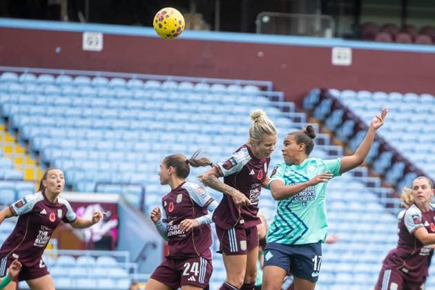 Aston Villa Women v London City Lionnesses Women s Super League 16 11 2025. London City Lionesses forward Nikita Parris (17) heads the ball from Aston Villa Women forward Rachel Daly (9) during the Women s Super League match between Aston Villa Women and London City Lionnesses at Villa Park, Birmingham, England on 16 November 2025. Editorial use only DataCo restrictions apply See www.football-dataco.com , Copyright: xManjitxNarotrax PSI-23214-0031