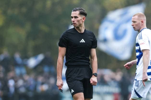 Sport, Football, FVN Niederreinpokal Season 2025 2026 Quarter-finals SV Sonsbeck MSV Duisburg 16 11 2025, Willy Lemkens Sportpark Kristijan Rajkovski Referee Sonsbeck Willy Lemkens Sportpark Nordrhein Westfalen Germany
