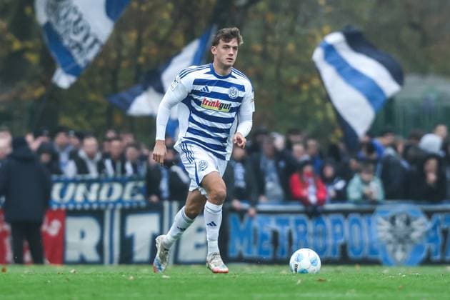 Sport, Football, FVN Niederreinpokal season 2025 2026 quarter-finals SV Sonsbeck MSV Duisburg 16 11 2025, Willy Lemkens Sportpark Ben Schlicke MSV Duisburg, 40 Sonsbeck Willy Lemkens Sportpark Nordrhein Westfalen Germany
