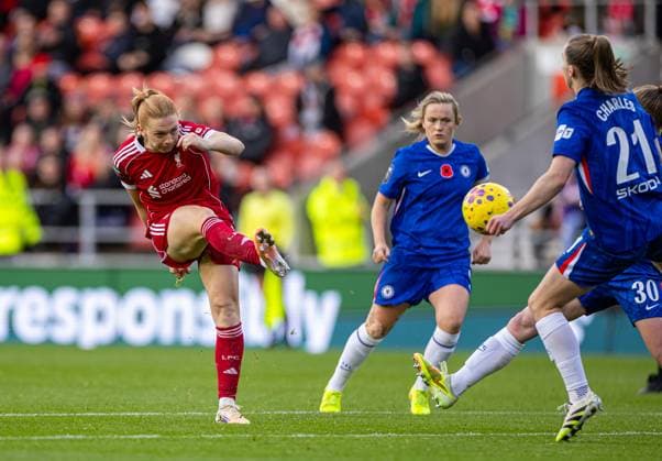 Football - FA Women™s Super League - Liverpool FC Women v Chelsea FC Women ST HELENS, ENGLAND - Sunday, November 16, 2025: Liverpool s Ceri Holland shoots wide during the FA Women™s Super League match between Liverpool FC Women and Chelsea FC Women at the St Helens Stadium. (Photo by David Rawcliffe Propaganda) ST HELENS St Helens Stadium MERSEYSIDE ENGLAND  Copyright: xPropagandax P2025-11-16-Liverpool_W_Chelsea_W-35