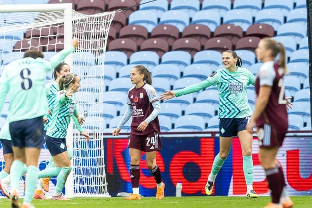Aston Villa Women v London City Lionnesses Women s Super League 16 11 2025. GOAL scores 2-1 London City Lionesses forward Isobel Goodwin (23) scores and celebrates during the Women s Super League match between Aston Villa Women and London City Lionnesses at Villa Park, Birmingham, England on 16 November 2025. Editorial use only DataCo restrictions apply See www.football-dataco.com , Copyright: xManjitxNarotrax PSI-23214-0036