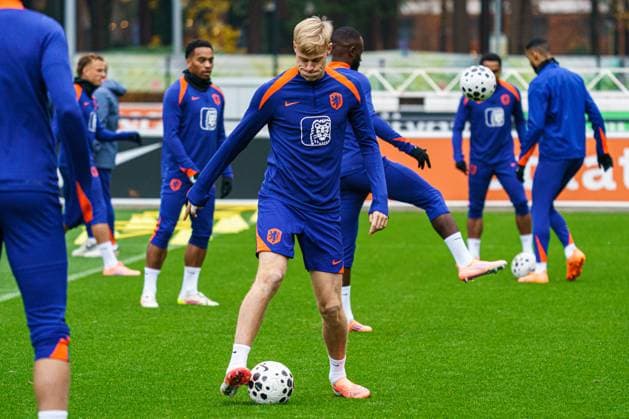 2025-11-16 Training session of the Netherlands national team, Nationalteam ZEIST, NETHERLANDS - NOVEMBER 16: Jan Paul van Hecke of Netherlands dribbles during the Training session of the Netherlands national team at KNVB Campus on November 16, 2025 in Zeist, Netherlands. Zeist KNVB Campus Netherlands Content not available for redistribution in The Netherlands directly or indirectly through any third parties. Copyright: xGabrielxCalvinoxAlonsox