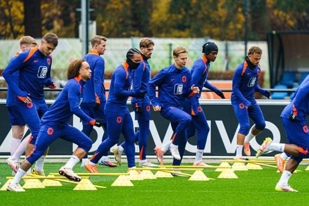 2025-11-16 Training session of the Netherlands national team, Nationalteam ZEIST, NETHERLANDS - NOVEMBER 16: Memphis Depay of Netherlands, Frenkie de Jong of Netherlands, players of Netherlands practicing during the Training session of the Netherlands national team at KNVB Campus on November 16, 2025 in Zeist, Netherlands. Zeist KNVB Campus Netherlands Content not available for redistribution in The Netherlands directly or indirectly through any third parties. Copyright: xGabrielxCalvinoxAlonsox