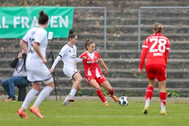 Katharina Naschenweng FC Bayern Muenchen, 19 with Emma Kusch FC Ingolstadt 04, 09 , GER, FC Ingolstadt 04 vs FC Bayern Muenchen, Soccer, DFB Pokal Women, Round of 16, Season 2025 2026, 16 11 2025, DFB REGULATES PROHIBIT ANY USE OF PHOTOGRAPHS AS IMAGE SEQUENCES AND OR QUASI VIDEO, GER, FC Ingolstadt 04 vs FC Bayern Muenchen, Football, DFB Cup Women, Round of 16, Season 2025 2026, 16 11 2025 Ingolstadt Copyright: xEibner-Pressefoto JennixMaulx EP_JML