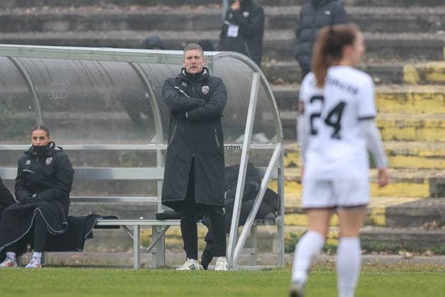 Benjamin Stolte FC Ingolstadt 04, Head Coach , GER, FC Ingolstadt 04 vs FC Bayern Muenchen, Soccer, DFB Pokal Women, Round of 16, Season 2025 2026, 16 11 2025, DFB REGULATES PROHIBIT ANY USE OF PHOTOGRAPHS AS IMAGE SEQUENCES AND OR QUASI VIDEO, GER, FC Ingolstadt 04 vs FC Bayern Muenchen, Football, DFB Cup Women, Round of 16, Season 2025 2026, 16 11 2025 Ingolstadt Copyright: xEibner-Pressefoto JennixMaulx EP_JML