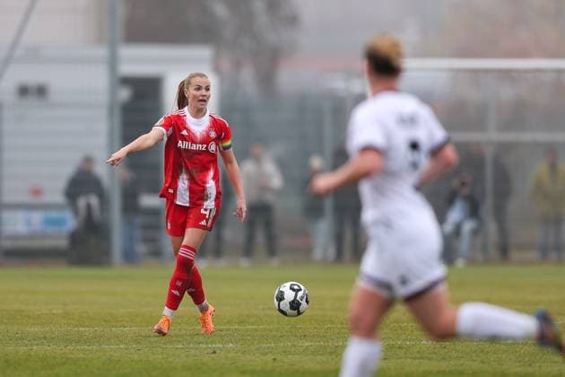 Glodis Perla Viggosdottir FC Bayern Muenchen, 04 , GER, FC Ingolstadt 04 vs FC Bayern Muenchen, Soccer, DFB Pokal Women, Round of 16, Season 2025 2026, 16 11 2025, DFB REGULATES PROHIBIT ANY USE OF PHOTOGRAPHS AS IMAGE SEQUENCES AND OR QUASI VIDEO, GER, FC Ingolstadt 04 vs FC Bayern Muenchen, Football, DFB Cup Women, Round of 16, Season 2025 2026, 16 11 2025 Ingolstadt Copyright: xEibner-Pressefoto JennixMaulx EP_JML