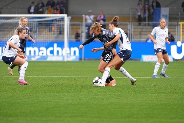 Rebecka Blomqvist 28 Eintracht Frankfurt in a duel with Lisann Kaut 4 TSG Hoffenheim Women , while Janna Grimm 26 TSG Hoffenheim Women watches closely DFB Cup Women TSG Hoffenheim vs Eintracht Frankfurt, at Dietmar Hopp Stadium in Hoffenheim Intense duel for the ball Copyright: xspeedshotx