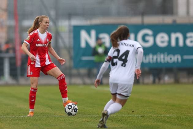 Glodis Perla Viggosdottir FC Bayern Muenchen, 04 with Stefanie Reischmann FC Ingolstadt 04, 24 , GER, FC Ingolstadt 04 vs FC Bayern Muenchen, Football, DFB Pokal Women, Round of 16, Season 2025 2026, 16 11 2025, DFB REGULATES PROHIBIT ANY USE OF PHOTOGRAPHS AS IMAGE SEQUENCES AND OR QUASI VIDEO, GER, FC Ingolstadt 04 vs FC Bayern Muenchen, Football, DFB Cup Women, Round of 16, Season 2025 2026, 16 11 2025 Ingolstadt Copyright: xEibner-Pressefoto JennixMaulx EP_JML