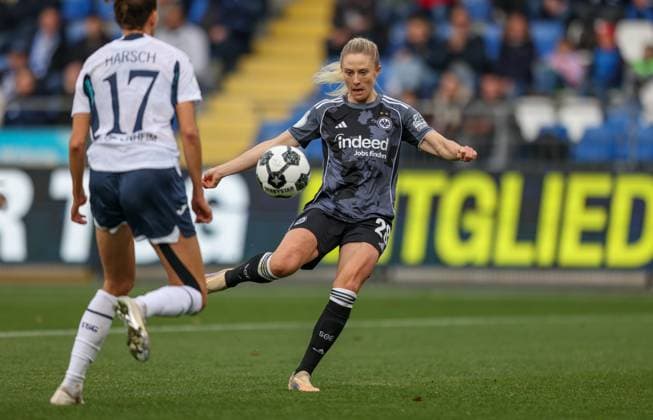DEU, Wolfsburg, TSG Hoffenheim vs Eintracht Frankfurt, DFB Pokal der Frauen, DFB, Saison 2526, Dietmar Hopp Stadion, Achtelfinale im Bild Rebecka Blomqvist Eintracht Frankfurt 28 erzielt das Tor zum 2 2 DFB DFL REGULATIONS PROHIBIT ANY USE OF PHOTOGRAPHS AS IMAGE SEQUENCES AND OR QUASI VIDEO, 16 11 2025 Copyright: HMBxMedia HendrikxHamelau