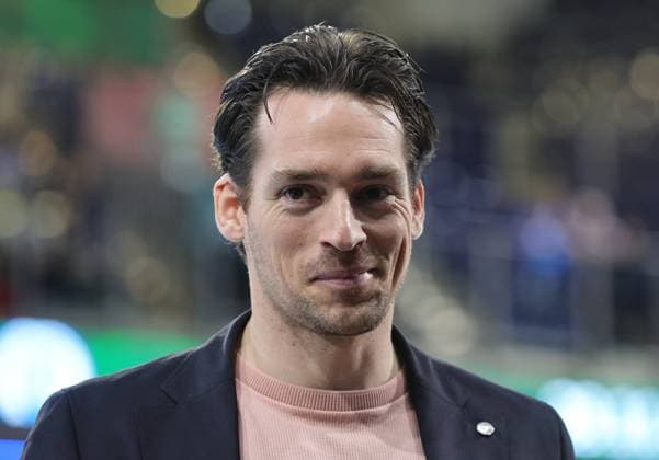 16 11 2025 Handball 1 Bundesliga DAIKIN HBL Season 2025 2026 12 Matchday HC Erlangen Metropolitan Region Nuremberg HCE TBV Lemgo Lippe DaMa xdaxmax Ole Rahmel Sports Manager HC Erlangen HCE laughs laughter rejoices joy