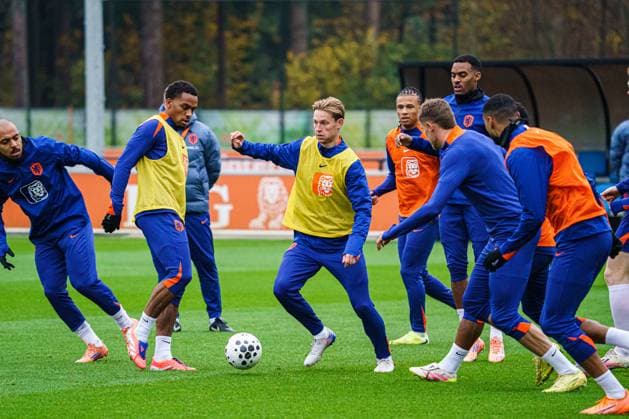 2025-11-16 Training session of the Netherlands national team, Nationalteam ZEIST, NETHERLANDS - NOVEMBER 16: Frenkie de Jong of Netherlands dribbles during the Training session of the Netherlands national team at KNVB Campus on November 16, 2025 in Zeist, Netherlands. Zeist KNVB Campus Netherlands Content not available for redistribution in The Netherlands directly or indirectly through any third parties. Copyright: xGabrielxCalvinoxAlonsox