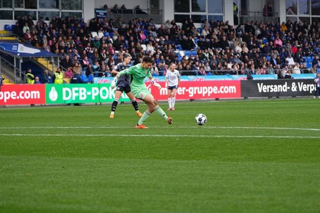 Noemi Ivelj 4 Eintracht Frankfurt defends in the background as TSG Hoffenheim Womens goalkeeper saves the ball DFB Cup Womens TSG Hoffenheim v Eintracht Frankfurt, at Dietmar Hopp Stadium in Hoffenheim Goalkeeper saves shot Copyright: xspeedshotx