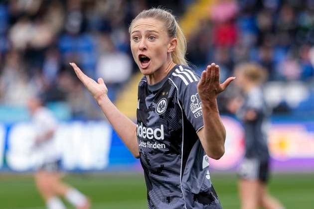 Rebecka Blomqvist SGE, 28 , gives instructions, gestures, gesticulates with arms, single image, single photo, action, action, 16 11 2025, Sinsheim Hoffenheim Germany , Football, DFB Cup Women, Round of 16, TSG 1899 Hoffenheim Eintracht Frankfurt, DFB DFL REGULATIONS PROHIBIT ANY USE OF PHOTOGRAPHS AS IMAGE SEQUENCES AND OR QUASI VIDEO xozx