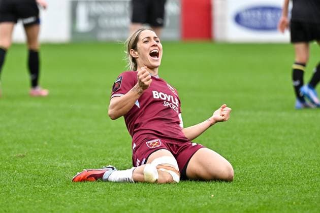 Katrina Gorry (22 West Ham Captain) celebrates her team third goal during the Barclays Women s Super League match between West Ham United and Everton at Chigwell Construction Stadium on November 16, 2025 in Dagenham, England. Copyright: xYaroslavxDunkax xSPPx Sportspressphoto_SPR62478