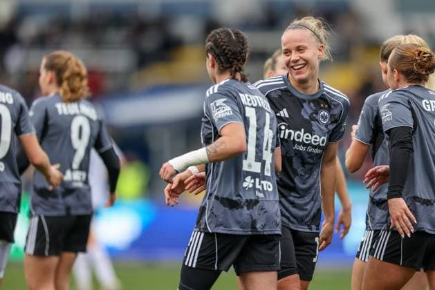 DEU, Wolfsburg, TSG Hoffenheim vs Eintracht Frankfurt, DFB Pokal der Frauen, DFB, Saison 2526, Dietmar Hopp Stadion, Achtelfinale im Bild GÃ raldine Reuteler Eintracht Frankfurt 14 scores the goal for 3 2, Jubel und Freude mit Pia Sophie Wolter Eintracht Frankfurt 17 DFB DFL REGULATIONS PROHIBIT ANY USE OF PHOTOGRAPHS AS IMAGE SEQUENCES AND OR QUASI VIDEO, 16 11 2025 Copyright: HMBxMedia HendrikxHamelau