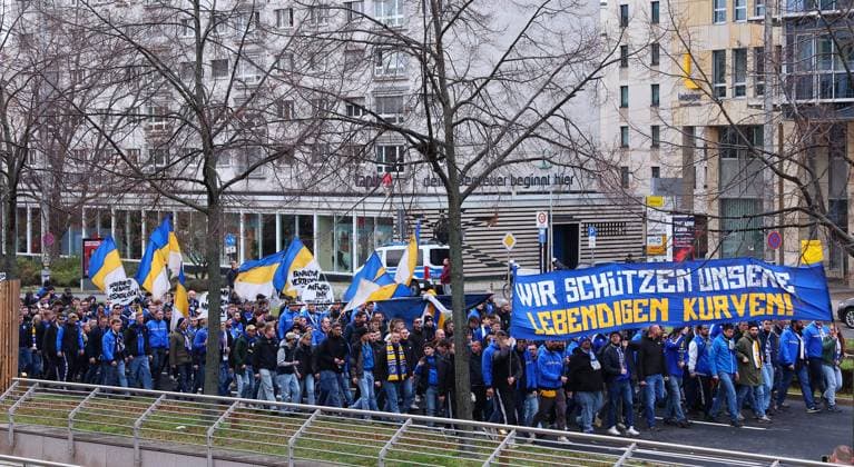 Fandemo in Leipzig Leipzig, 16 11 2025, city center, FUSSBALL FANDEMO , Football is safe Yes to fan culture Fan and Ultra scenes from all over Germany demonstrate together for their interests , In the picture fans of FC Carl Zeiss Jena , Picture Point
