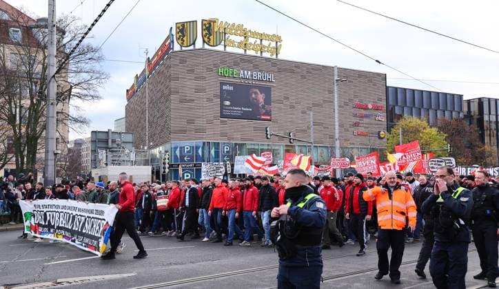 Fandemo in Leipzig Leipzig, 16 11 2025, city center, FUSSBALL FANDEMO , Football is safe Yes to fan culture Fan and Ultra scenes from all over Germany demonstrate together for their interests , Picture Point