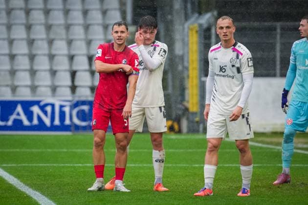 Germany, Soccer, Regionalliga Südwest, Season 2025 2026, Matchday 17 SC Freiburg II vs 1 FSV Mainz 05 II Dreisamstadion Freiburg Jason Amann 1 FSV Mainz 05 II ,16 Fabian Rüdlin Rudlin SC Freiburg II, 05 Freiburg Dreisamstadion Baden Württemberg Germany Copyright: xFINLEYxMÖRCHx