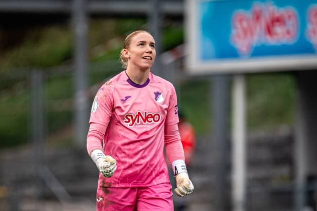 DFB Pokal Women TSG Hoffenheim Eintracht Frankfurt 16 11 2025 Laura Dick 1 TSG Hoffenheim Women in goalkeeper jersey in action at Dietmar Hopp Stadion DFB Pokal Women TSG Hoffenheim vs Eintracht Frankfurt, at Dietmar Hopp Stadion in Hoffenheim Copyright: xBEAUTIFULxSPORTS Gelhardtx