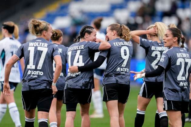 from left Pia Sophie Wolter SGE, 17 , goal scorer Geraldine Reuteler SGE, 14 , Jarne Teulings SGE, 9 , Rebecka Blomqvist SGE, 28 , Ereleta Memeti SGE, 27 , players of Eintracht Frankfurt SGE , celebrate the goal, celebrate the goal, goal, celebration, cheers about the goal, rejoice, joy, rejoices, optimistic, positive, match scene, highlight, action, 16 11 2025, Sinsheim Hoffenheim Germany , football, DFB Cup Women, round of 16, TSG 1899 Hoffenheim Eintracht Frankfurt, DFB DFL REGULATIONS PROHIBIT ANY USE OF PHOTOGRAPHS AS IMAGE SEQUENCES AND OR QUASI VIDEO xozx