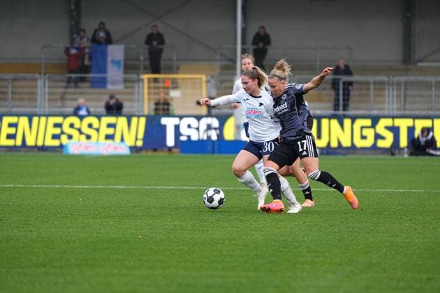 30 Eintracht Frankfurt and Franziska Harsch 17 TSG Hoffenheim women fight for the ball in an intense duel Womens DFB Cup TSG Hoffenheim vs Eintracht Frankfurt, at the Dietmar Hopp Stadium in Hoffenheim Intense duel for the ball Copyright: xspeedshotx