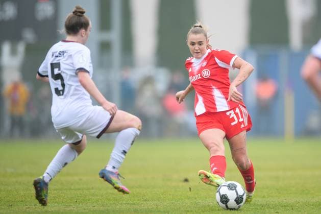 Soccer, DFB Cup Women, 20251116, FC Ingolstadt 04 FC Bayern Munich In the picture from l Lea WOLSKI Ingolstadt, 5 , Georgia STANWAY Bayern, 31 Ingolstadt ESV Stadion Bayern Germany Copyright: Passion2Press MarkusxFischerx