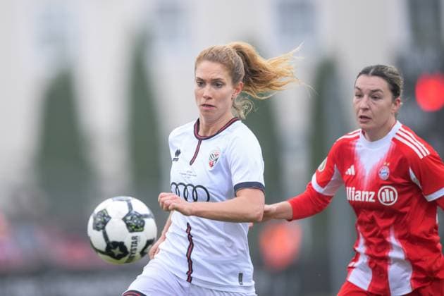 Soccer, DFB Cup Women, 20251116, FC Ingolstadt 04 FC Bayern München In the picture from l Leonie HABERÄCKER Ingolstadt, 13 , Barbara DUNST Bayern, 28 Ingolstadt ESV Stadion Bayern Germany Copyright: Passion2Press MarkusxFischerx
