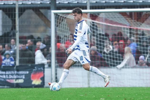 Sport, Football, FVN Niederreinpokal season 2025 2026 quarter-finals SV Sonsbeck MSV Duisburg 16 11 2025, Willy Lemkens Sportpark Ben Schlicke MSV Duisburg, 40 Sonsbeck Willy Lemkens Sportpark Nordrhein Westfalen Germany