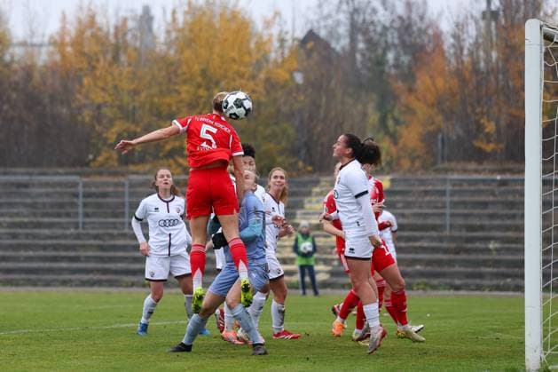 Header by Magdalena Eriksson FC Bayern Muenchen, 05 , GER, FC Ingolstadt 04 vs FC Bayern Muenchen, Football, DFB Pokal Women, Round of 16, Season 2025 2026, 16 11 2025, DFB REGULATES PROHIBIT ANY USE OF PHOTOGRAPHS AS IMAGE SEQUENCES AND OR QUASI VIDEO, GER, FC Ingolstadt 04 vs FC Bayern Muenchen, Football, DFB Cup Women, Round of 16, Season 2025 2026, 16 11 2025 Ingolstadt Copyright: xEibner-Pressefoto JennixMaulx EP_JML