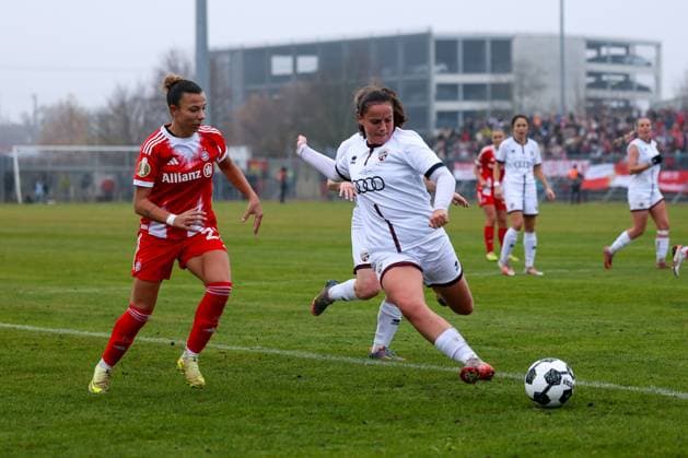 Mara Winter FC Ingolstadt 04, 02 with Arianna Caruso FC Bayern Muenchen, 27 , GER, FC Ingolstadt 04 vs FC Bayern Muenchen, Soccer, DFB Pokal Women, Round of 16, Season 2025 2026, 16 11 2025, DFB REGULATES PROHIBIT ANY USE OF PHOTOGRAPHS AS IMAGE SEQUENCES AND OR QUASI VIDEO, GER, FC Ingolstadt 04 vs FC Bayern Muenchen, Football, DFB Cup Women, Round of 16, Season 2025 2026, 16 11 2025 Ingolstadt Copyright: xEibner-Pressefoto JennixMaulx EP_JML