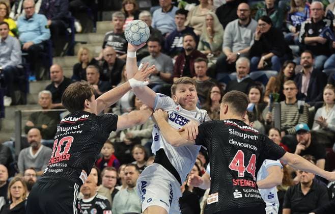 16 11 2025 Handball 1 Bundesliga DAIKIN HBL Season 2025 2026 12 Matchday HC Erlangen Metropolregion Nuremberg HCE TBV Lemgo Lippe DaMa xdaxmax Florian Scheerer 10, HC Erlangen HCE Lukas Hutecek 2, TBV Lemgo Christoph Steinert 44, HC Erlangen HCE