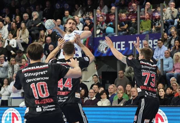 16 11 2025 Handball 1 Bundesliga DAIKIN HBL Season 2025 2026 12 Matchday HC Erlangen Metropolregion Nuremberg HCE TBV Lemgo Lippe DaMa xdaxmax Hendrik Wagner 28, TBV Lemgo