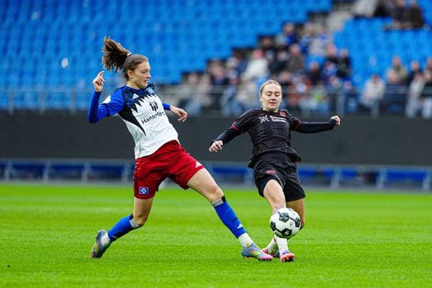 Lotta Wrede Hamburger SV, 32 , Sofie Zdebel Bayer 04 Leverkusen, 16 GER, Hamburger SV vs Bayer 04 Leverkusen, Women, Football, DFB Cup, Round of 16, 2025 2026 season, 16 11 2025 GER, Hamburger SV vs Bayer 04 Leverkusen, Women, Football, DFB Cup, Round of 16, 2025 2026 season, 16 11 2025 Hamburg Copyright: xEibner-Pressefoto MarcelxvonxFehrnx EP_MFN