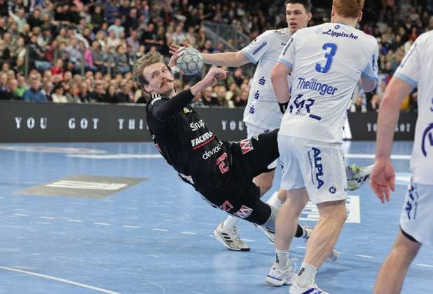 16 11 2025 Handball 1 Bundesliga DAIKIN HBL Season 2025 2026 12 Matchday HC Erlangen Metropolregion Nuremberg HCE TBV Lemgo Lippe DaMa xdaxmax Antonio Metzner 27, HC Erlangen HCE