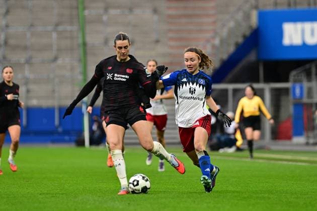 Soccer I Women I Season 2025 2026 I DFB Cup I Round of 16 I Hamburger SV Bayer 04 Leverkusen I 16 11 2025 Selina Ostermeier 2, Bayer 04 Leverkusen Melanie Brunnthaler 11, Hamburger SV Hamburg Volksparkstadion Hamburg Germany Copyright: xLobeca FelixxSchlikisx